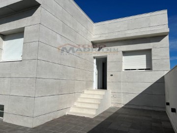 House 3 Bedrooms in Esquivias