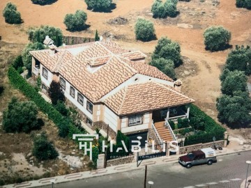 House 5 Bedrooms in Nambroca