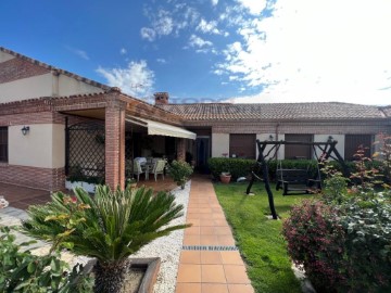 House 4 Bedrooms in Arcicóllar