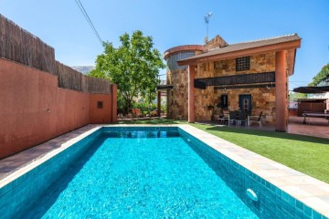 House 4 Bedrooms in Pinos Genil