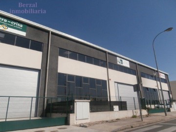 Bâtiment industriel / entrepôt à Arrúbal