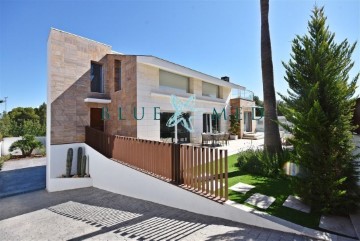 House 4 Bedrooms in Morti