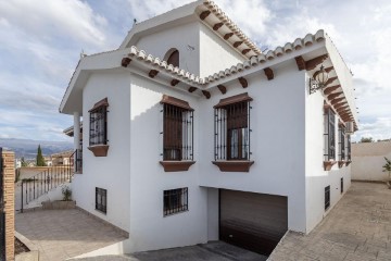 House 4 Bedrooms in Bubión