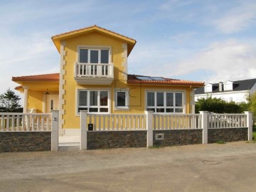 House 5 Bedrooms in Mugardos (San Xulian)