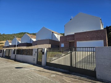 House 4 Bedrooms in Estella / Lizarra