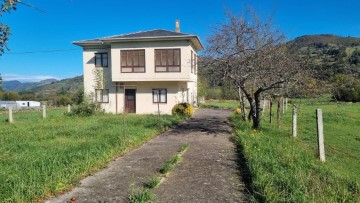 House 4 Bedrooms in Molledo