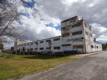 Bâtiment industriel / entrepôt à Medina de Pomar