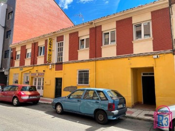 Building in Trobajo del Camino