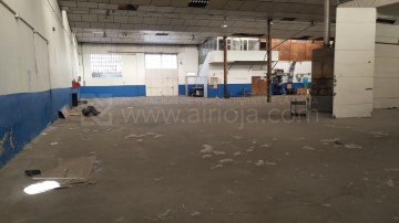 Bâtiment industriel / entrepôt à La Portalada - Varea