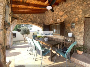 House 5 Bedrooms in Alguaire