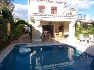 House 4 Bedrooms in Sevilla Centro