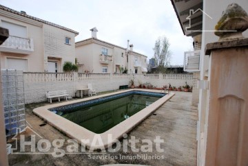 House 3 Bedrooms in Park nord - Casona