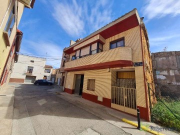 House 3 Bedrooms in Cortes