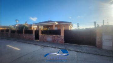 House 3 Bedrooms in Hormigos