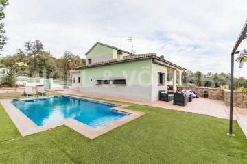 House 4 Bedrooms in Gualba
