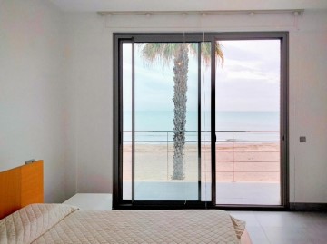 House 4 Bedrooms in Playa de Puçol