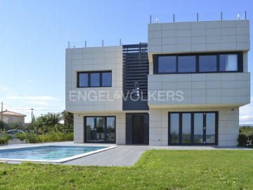 House 5 Bedrooms in Roques Daurades-L'Estany