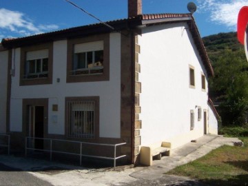 House 4 Bedrooms in Santiurde de Reinosa
