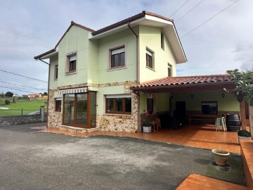 Casa o chalet 4 Habitaciones en Castrillón