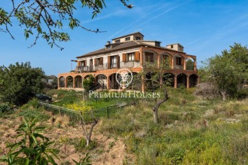 Country homes 5 Bedrooms in Garraf