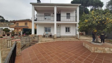 House 6 Bedrooms in La Creueta