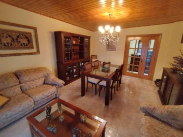 Apartment 4 Bedrooms in Alfarràs