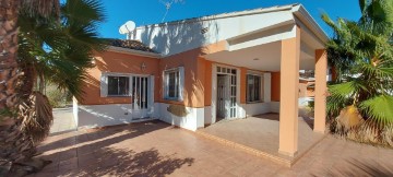 House 4 Bedrooms in Almarda