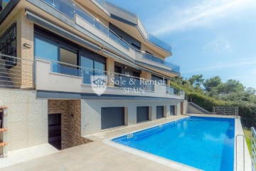 House 6 Bedrooms in Santa Susanna