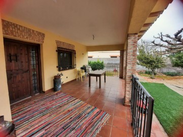 House 4 Bedrooms in Patrocinio - Nueva Talavera