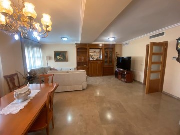 House 4 Bedrooms in Silla