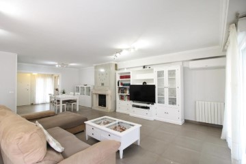 House 4 Bedrooms in Alaquàs