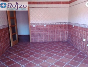 House 3 Bedrooms in Alcabón