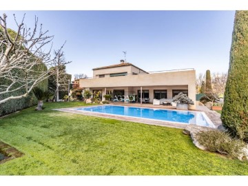 House 5 Bedrooms in Cardedeu