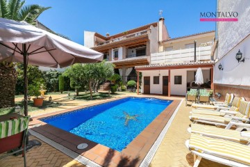 House 5 Bedrooms in Maracena