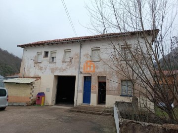 House 3 Bedrooms in La Pola de Gordón