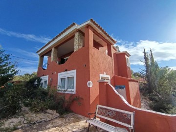 House 4 Bedrooms in Planas del Rey