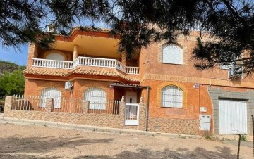 House 5 Bedrooms in Portman