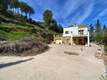 House 5 Bedrooms in Sant Salvador de Guardiola