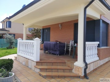 House 4 Bedrooms in Urbanización Fuente Vieja