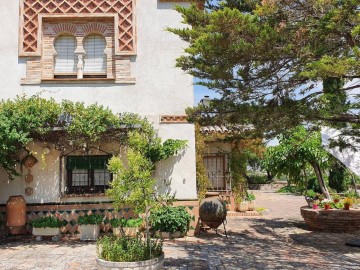 Edificio en Los Cigarrales-La Bastida