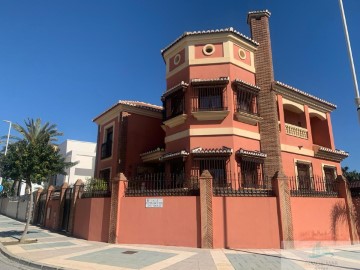 House 5 Bedrooms in Playa Granada