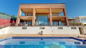 House 5 Bedrooms in Onda