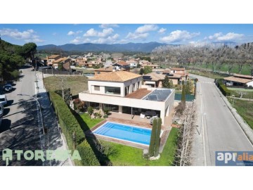 House 5 Bedrooms in Cardedeu