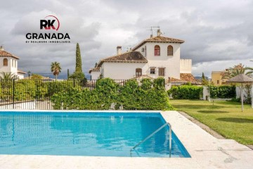 House 4 Bedrooms in Ogíjares