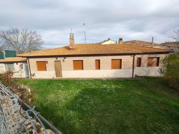 House 3 Bedrooms in Quintanavides