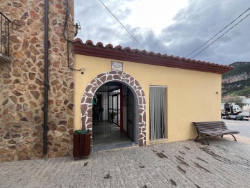 House 3 Bedrooms in Arañuel