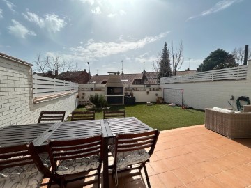 House 4 Bedrooms in Vallsuau