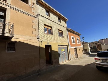 House 3 Bedrooms in Zarratón