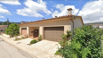 House 3 Bedrooms in Avenco