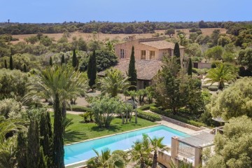 Country homes 4 Bedrooms in Cala Serena